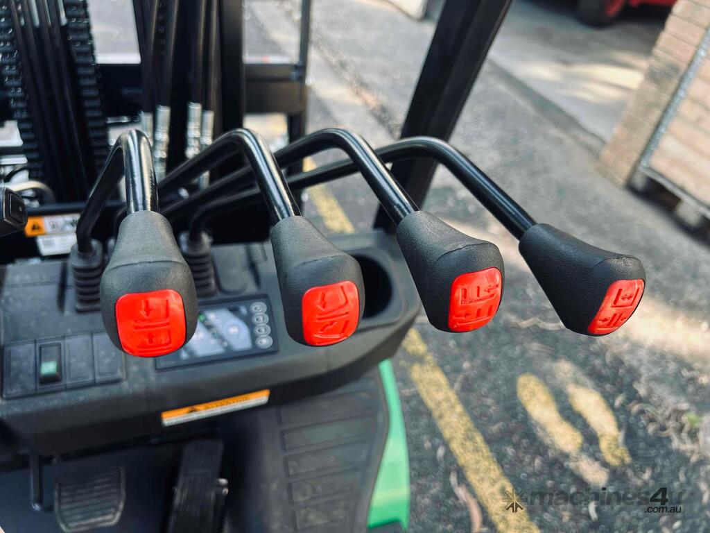 Lithium Powered Forklift 1800kg